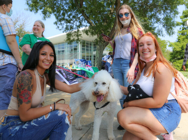 Students meet Lucy